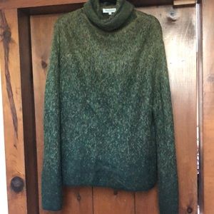 Gorgeous over sized Belvedere sweater hombre green to almost black bottom